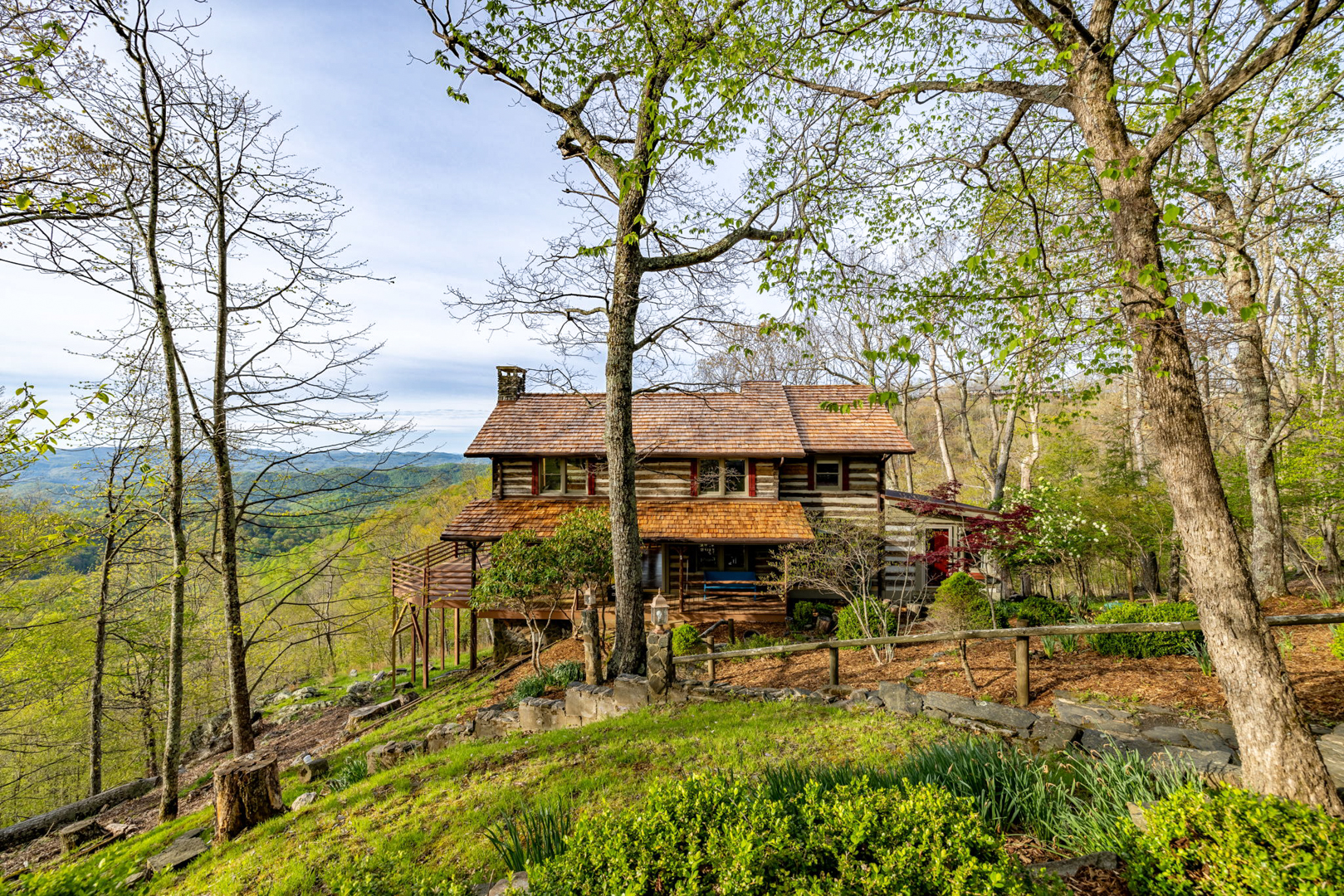 log home inspection. house located on mountain.